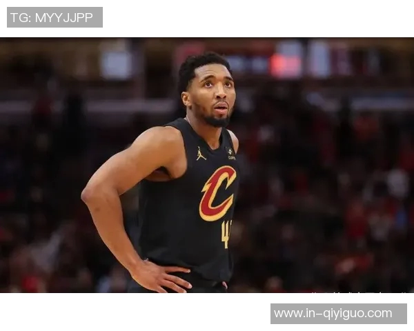 米切尔上半场表现平平仅得10分7投3中三分球命中率低迷