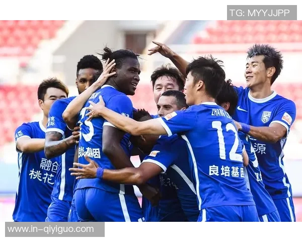 携手共进迎新篇章祝武汉三镇足球俱乐部12岁生日快乐