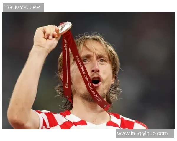 安布盛赞莫德里奇:米兰魅力领袖点燃足球热情与梦想 安布盛赞莫德里奇:米兰魅力领袖点燃足球热情与梦想