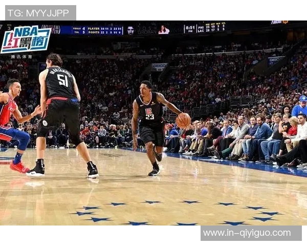 乔治状态平平29分钟出战仅得12分4篮板3助攻并有4次失误表现不佳 乔治状态平平29分钟出战仅得12分4篮板3助攻并有4次失误表现不佳